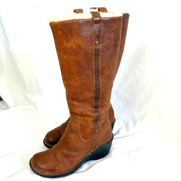 UGG Boots Hartley 3339 Wedge Tall Leather Shearling Lined Zip Womens Size 7 - Picture 1 of 11